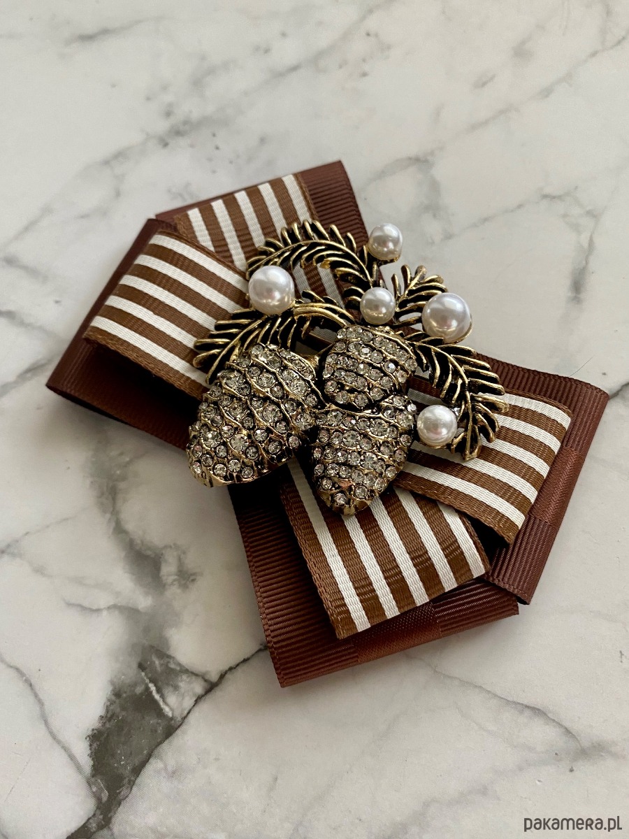 broszki Brosza z okazałymi żołędziami z perłami New Jesień Żołądź 4