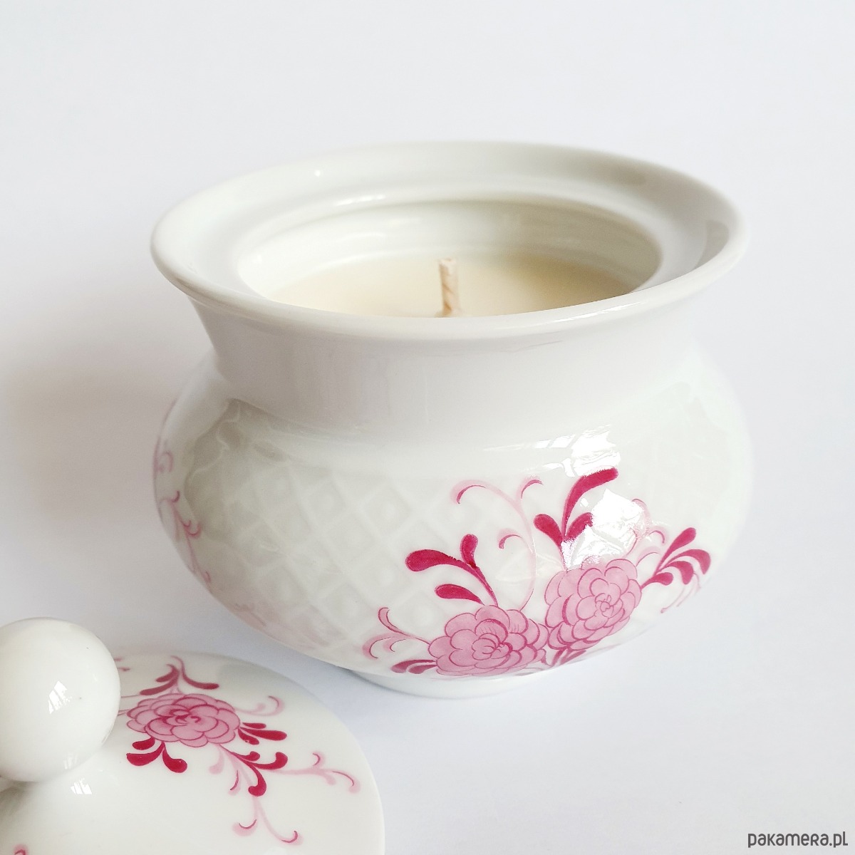 świeczniki i świece Świeca sojowa w zabytkowej cukiernicy 2