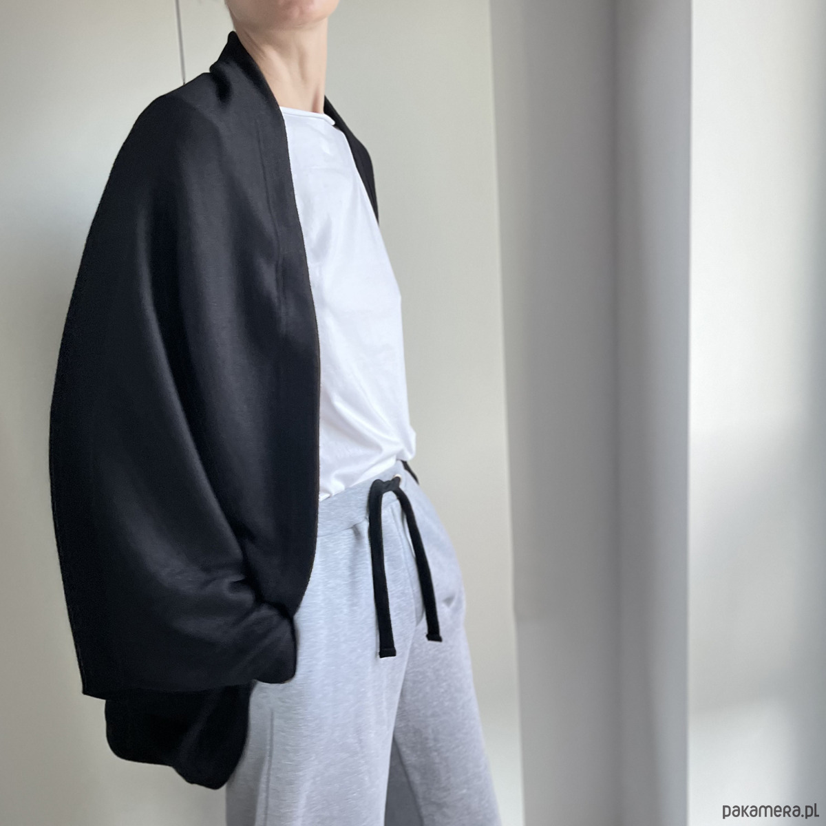 swetry damskie  Sweter wdzianko grubsze czarne 4