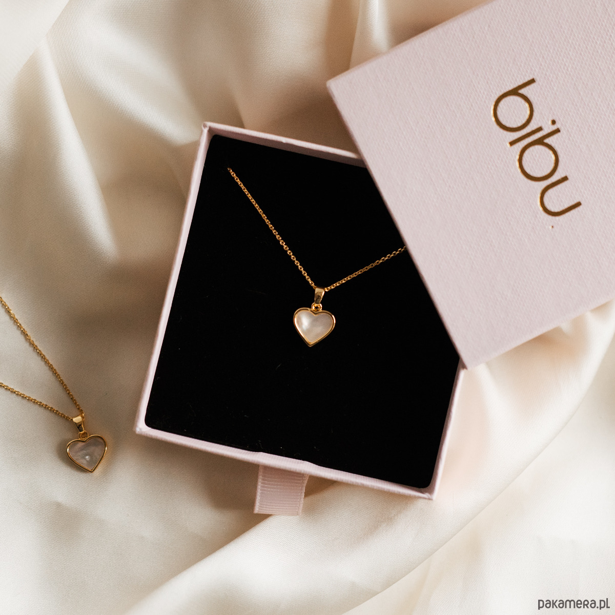 złote naszyjniki Naszyjnik z zawieszką z masy perłowej serce 3