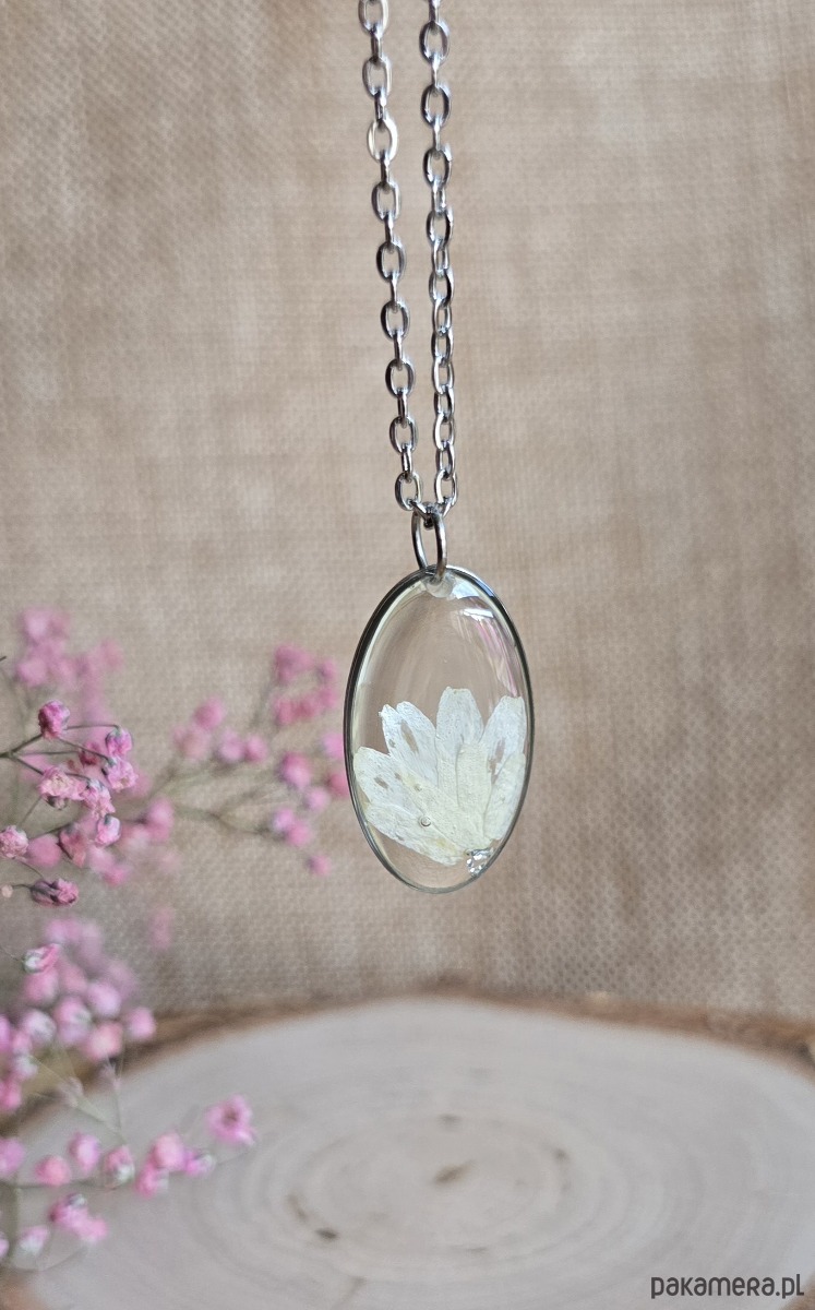 wisiory Srebrna zawieszka jajowata suszone kwiaty stokrotka ze stokrotką 1