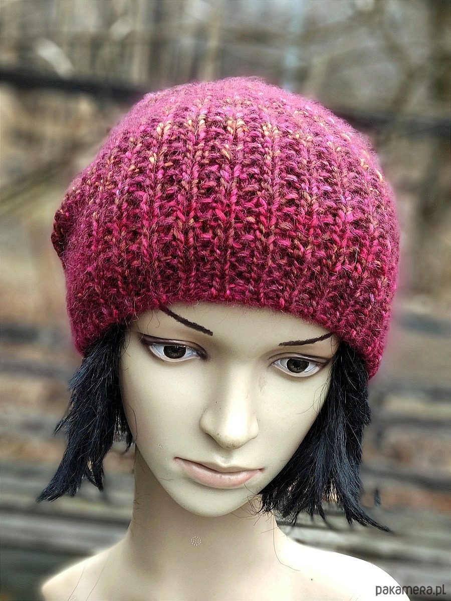czapki damskie Z amarantem / czapka 3