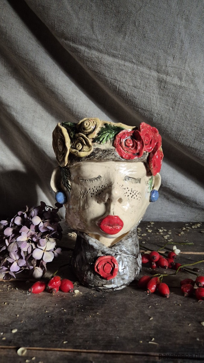 doniczki Frida Khalo, osłonka rzeźbiona, Rzeźba Fridy, Rzeźba kobieta hiszpańska 2