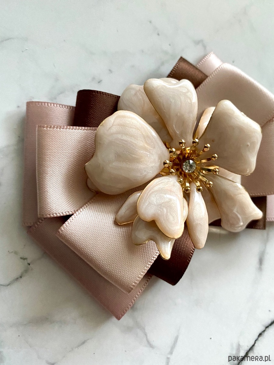 broszki Brosza  z niesamowitym perłowym Kwiatem 3d    NEW 1