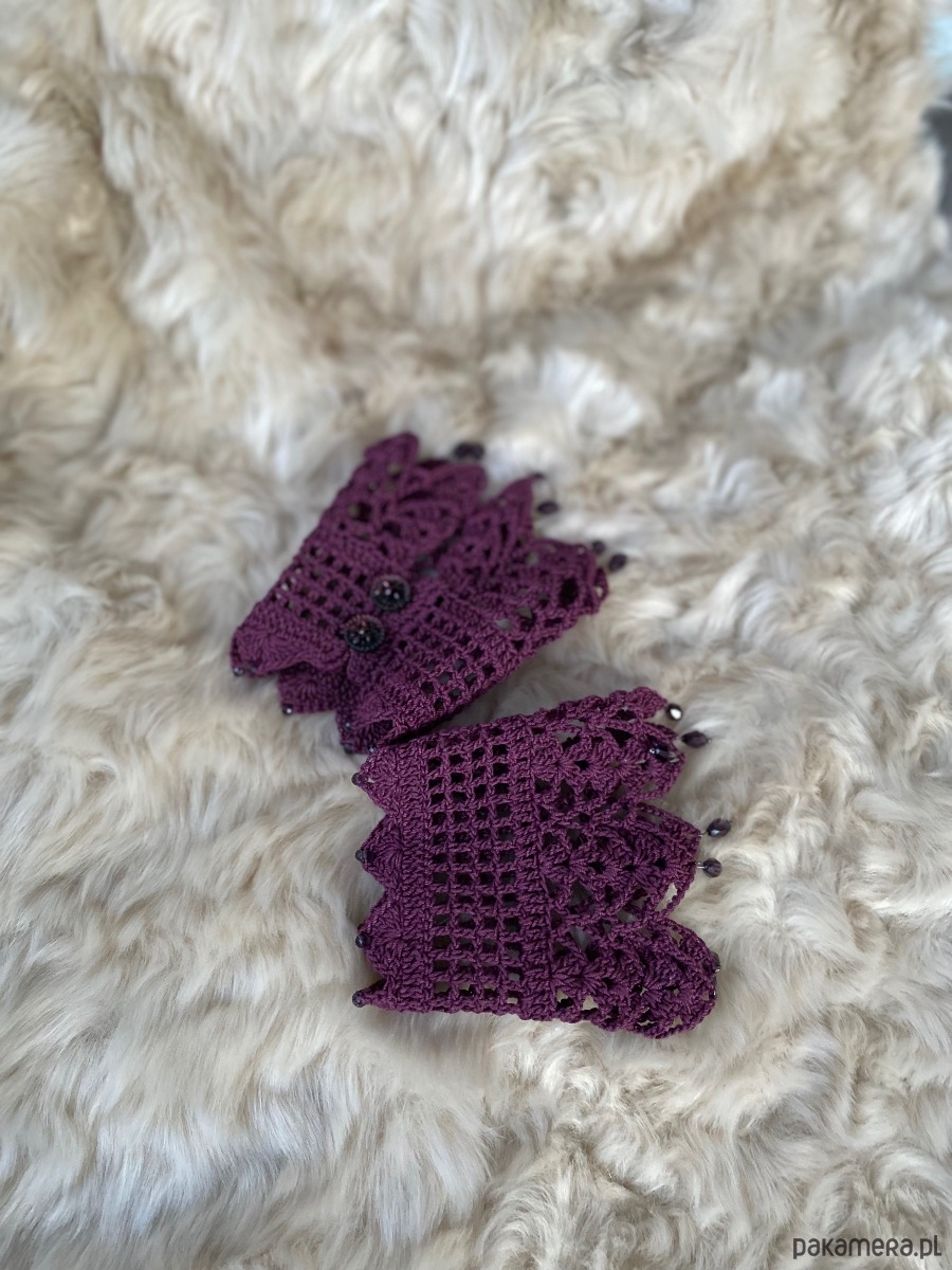 rękawiczki damskie Mankiety koronkowe śliwkowe fioletowe z koraliczkami lace cuffs 4