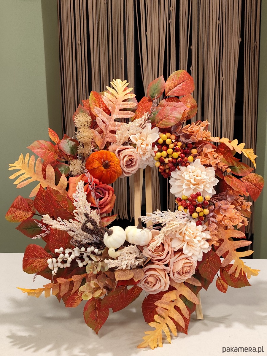 wianki Wianek jesienny z dynią i sztucznymi kwiatami, dekoracja drzwi 5