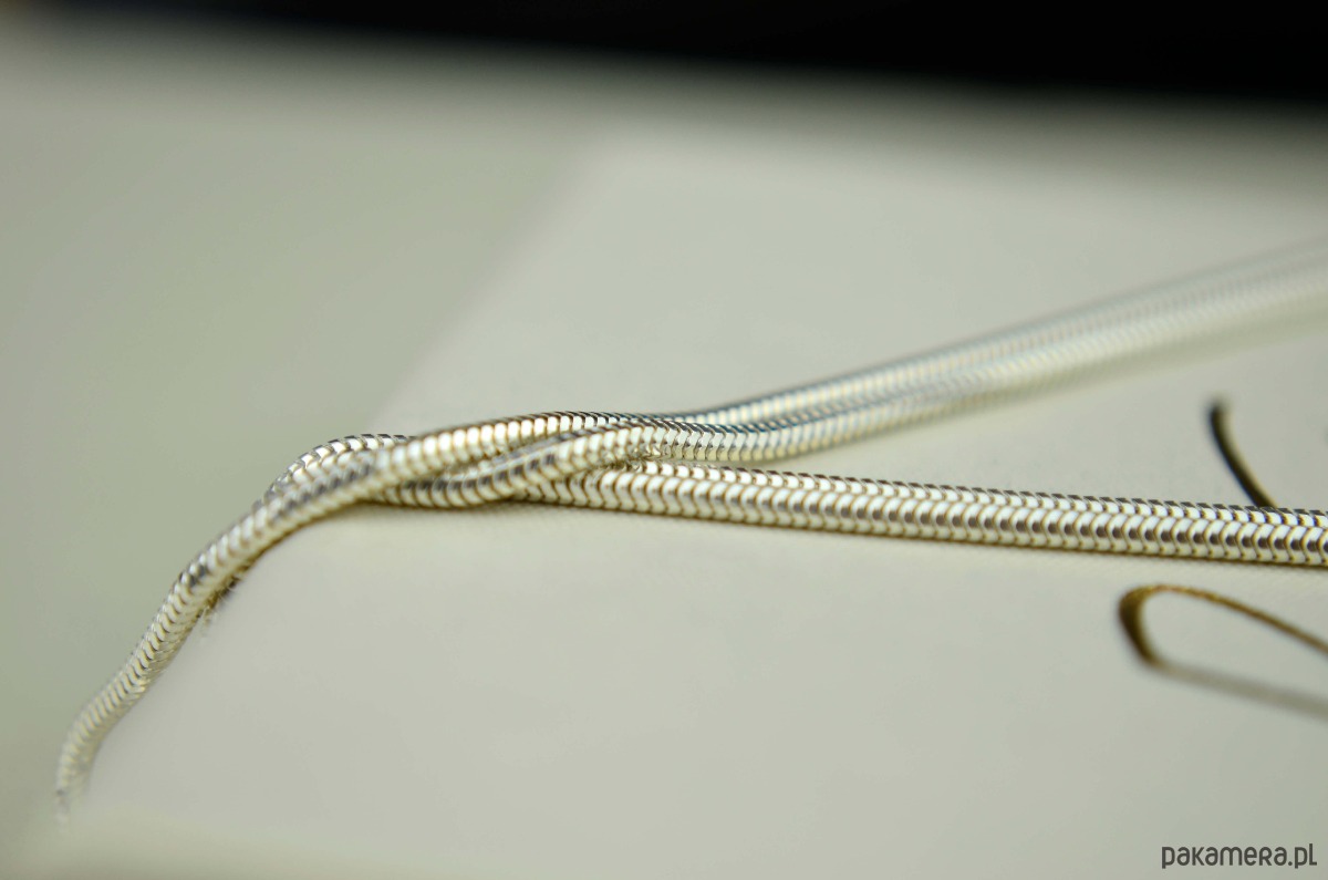 wisiory Naszyjnik z rzeźbionym bursztynem: motyw roślinny 2