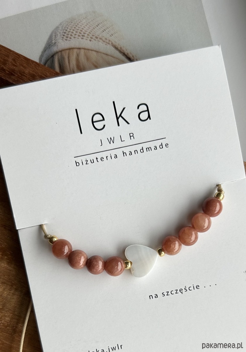 bransoletki z kamieni naturalnych Bransoletka na sznurku karmelowy marmurek i serce 1