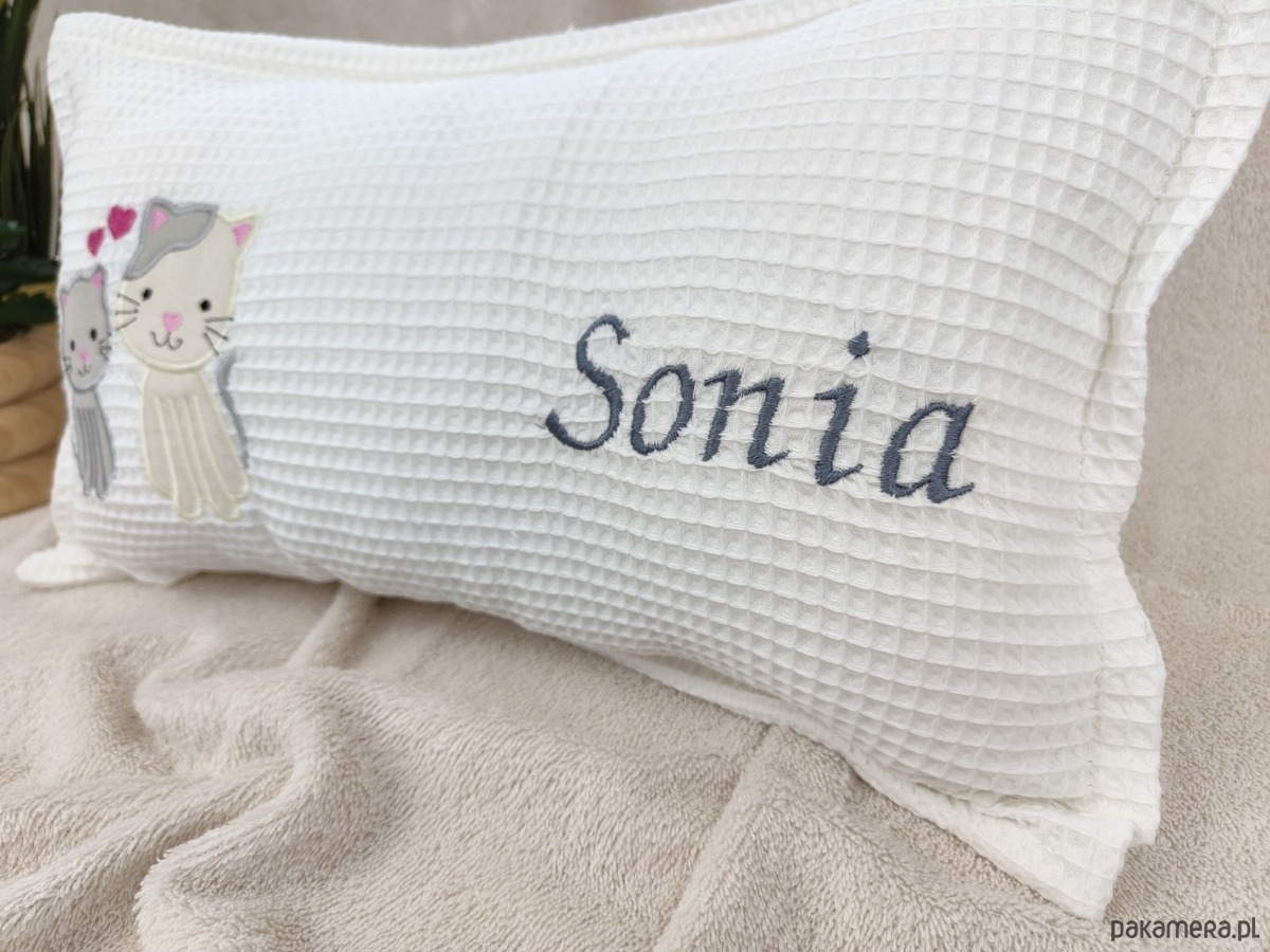 poduszki do pokoju dziecka Personalizowany prezent dla dziecka - imienna poduszka z kotkami 2