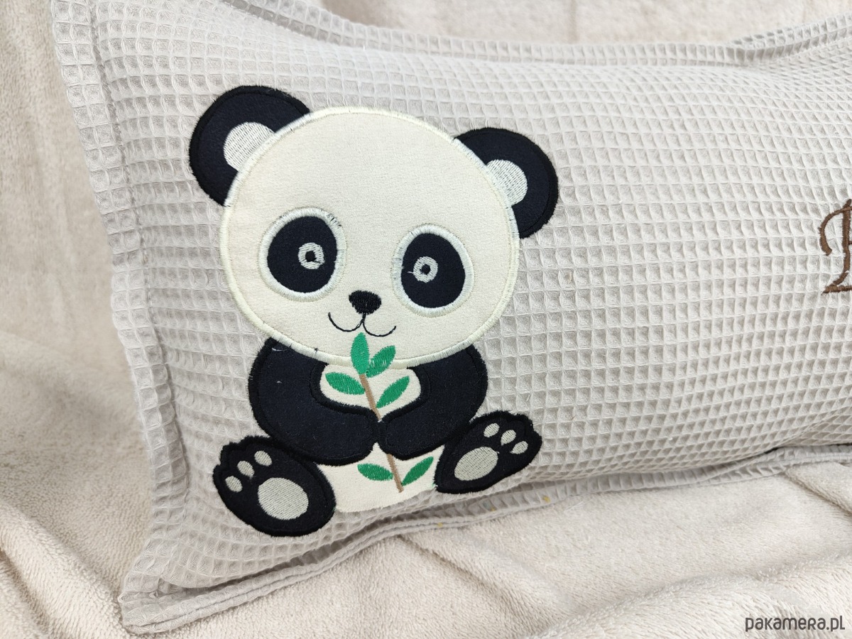 poduszki do pokoju dziecka Personalizowany prezent dla dziecka - imienna poduszka z misiem panda 1