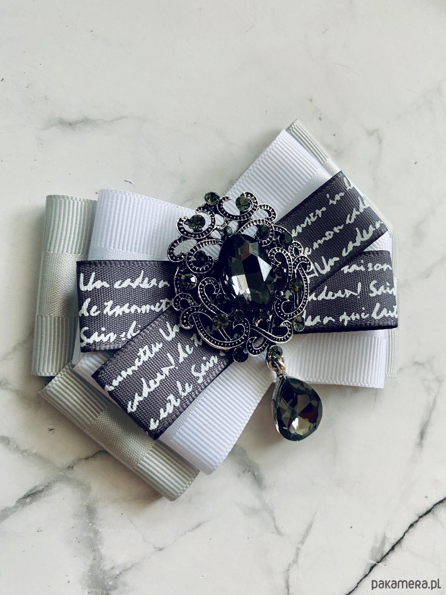 broszki Brosza Black & White z szarą kryształową ozdobą   NEW 1