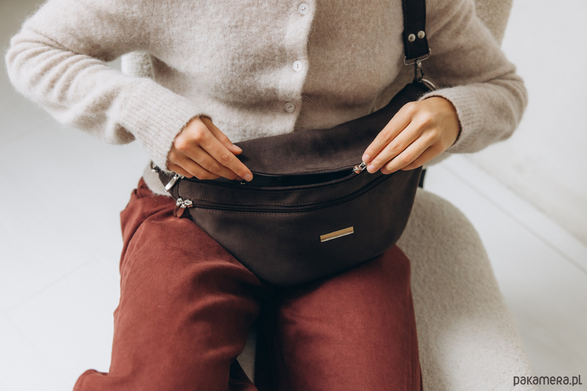 saszetka nerka Nerka XL z grubego nubuku tapicerskiego w kolorze brunatnym 1