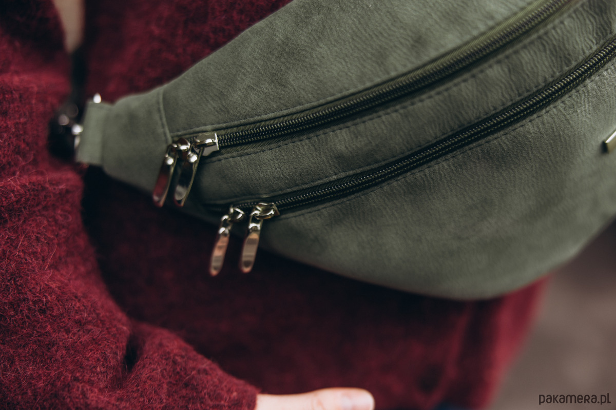 saszetka nerka Nerka XL z grubego nubuku tapicerskiego w kolorze oliwkowym 2