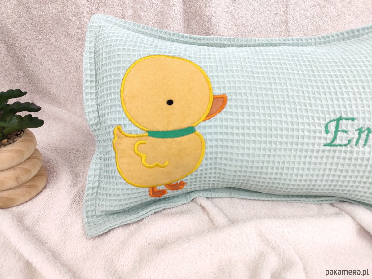 poduszki do pokoju dziecka Personalizowany prezent dla dziecka - imienna poduszka z kaczuszką 1