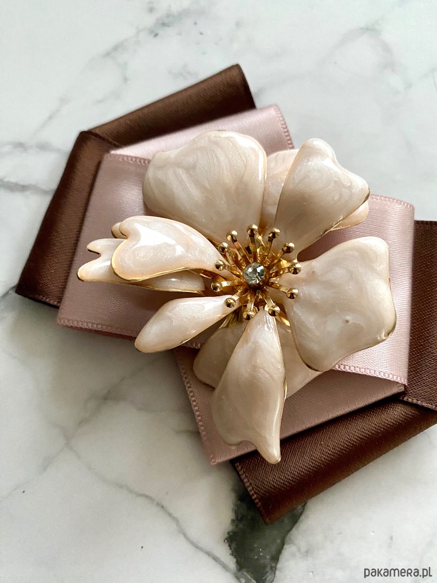 broszki Brosza  z niesamowitym perłowym Kwiatem 3d    NEW 5