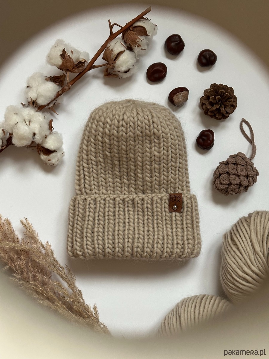 czapki damskie Gruba wełniana czapka oversize z bardzo szerokim wywinięciem - piaskowa 1