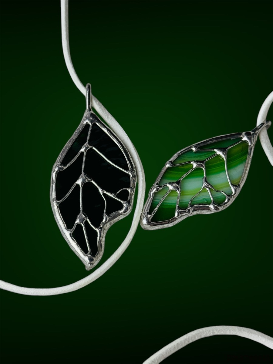 wisiory Szklany wisiorek na łańcuszku Naszyjnik Witraż  Listek 1