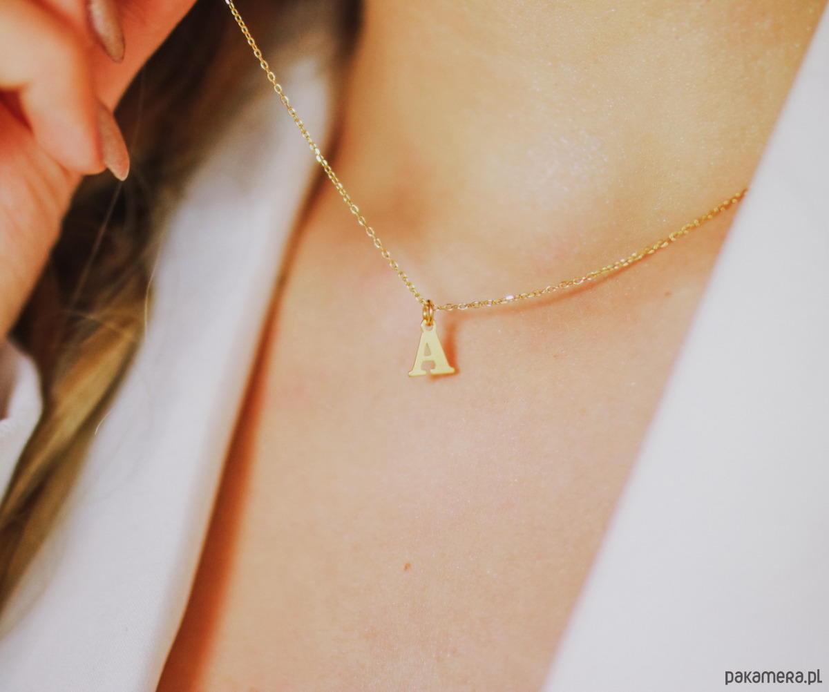 złote naszyjniki Naszyjnik z literką- srebro 925 pozłacane 2