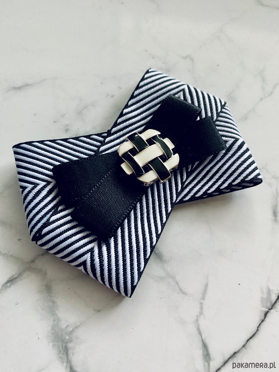 broszki Brosza Black & White z ozdobą  z szachownicy  NEW 1