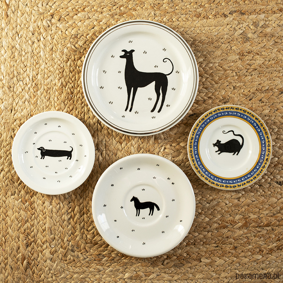 Ozdoby na ścianę Talerz na ścianę - czarny pies 1