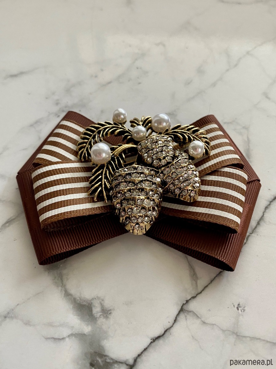 broszki Brosza z okazałymi żołędziami z perłami New Jesień Żołądź 9