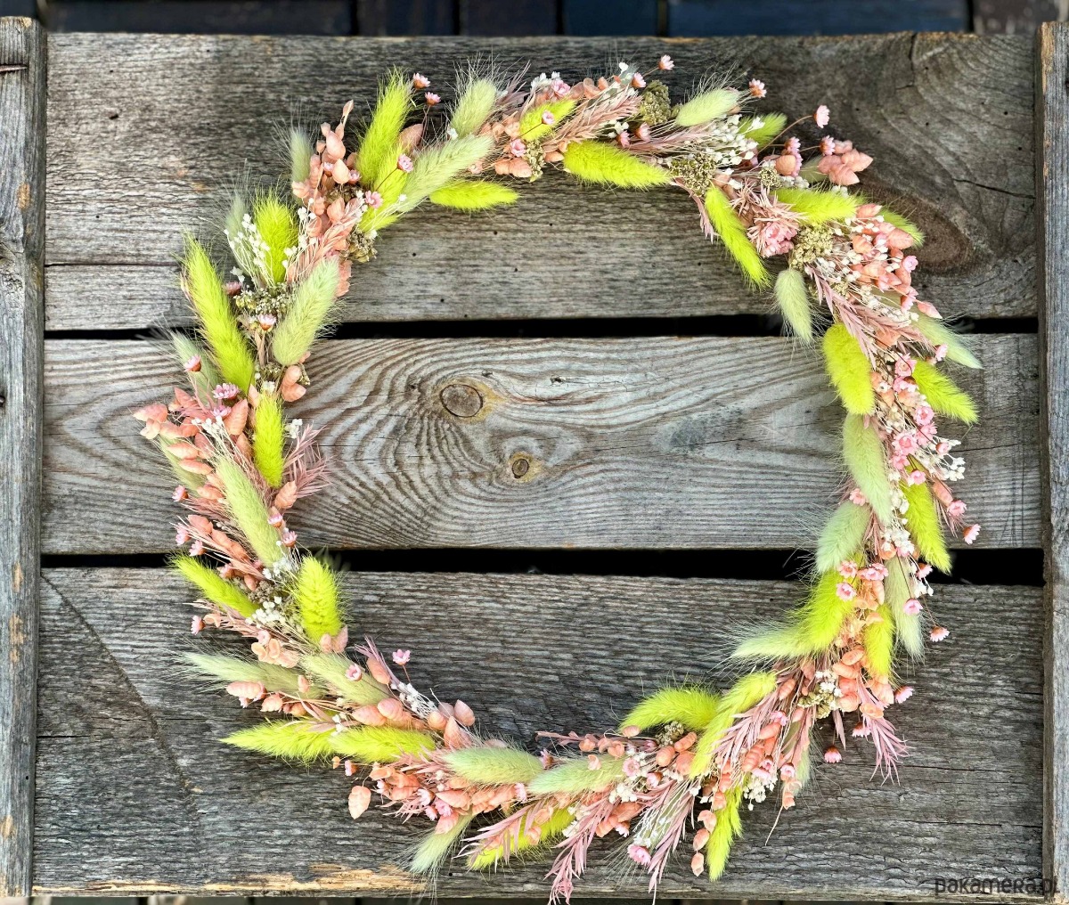 wianki Wianek z naturalnych, suszonych roślin na metalowej obręczy 1