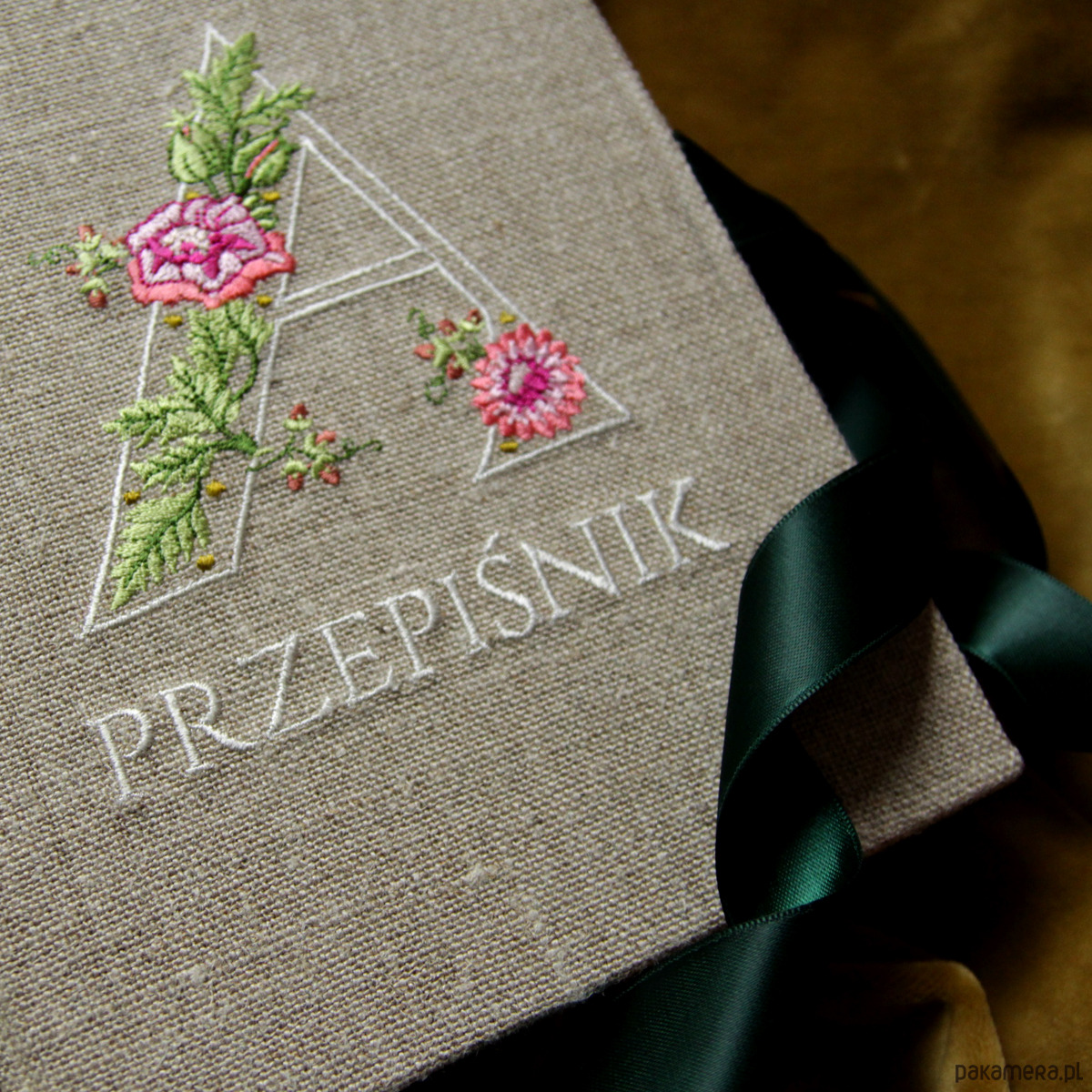 notatniki i albumy Notes z Twoim inicjałem personalizowany haftowany przepiśnik 1