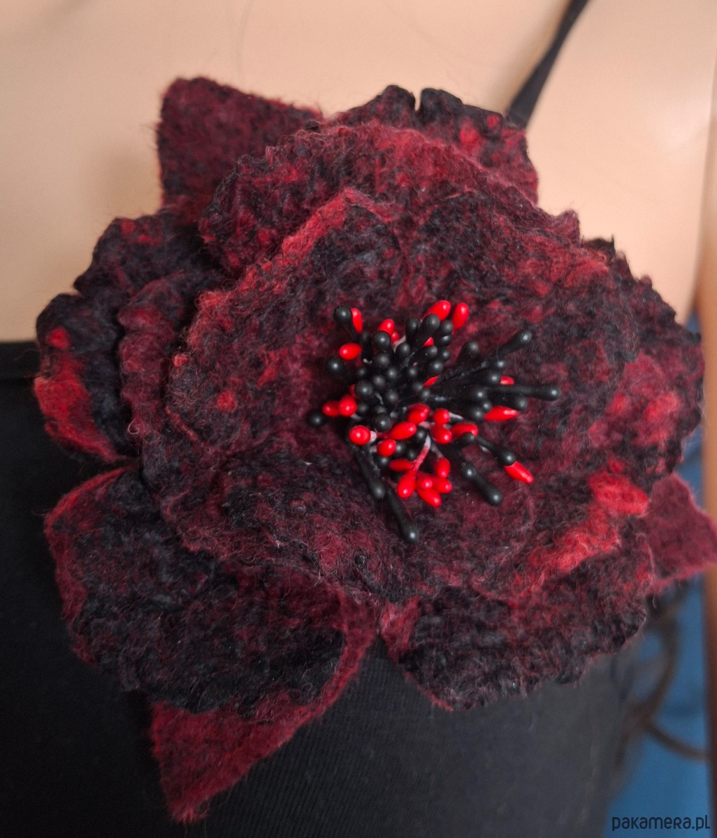 broszki Broszka filcowana Kwiat bordowy 3