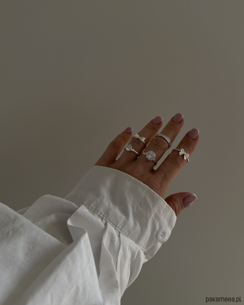 pierścionki srebrne Srebrny pierścionek z dużą cyrkonią 1