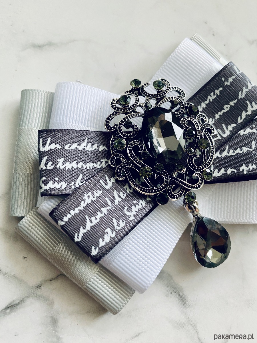 broszki Brosza Black & White z szarą kryształową ozdobą   NEW 3