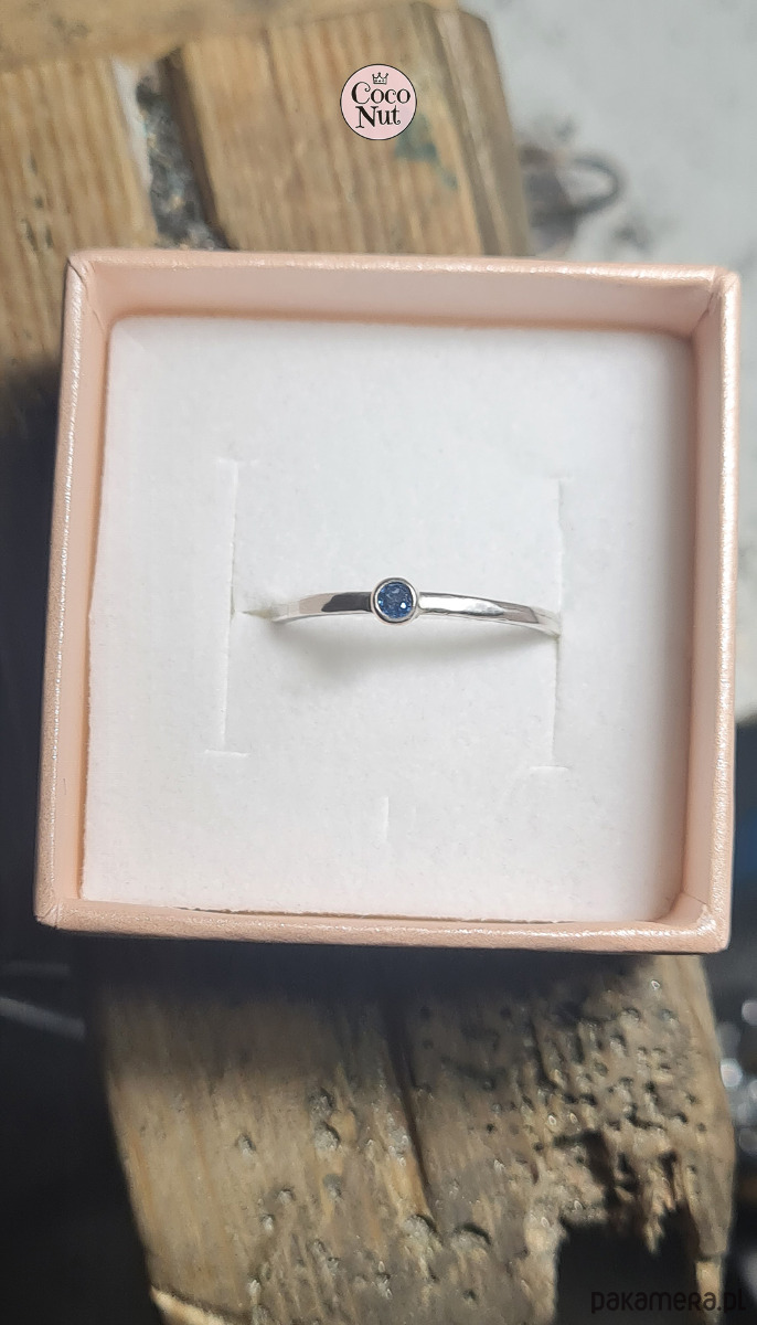 pierścionki srebrne Pierścionek z szafirem na wymiar - srebro 1
