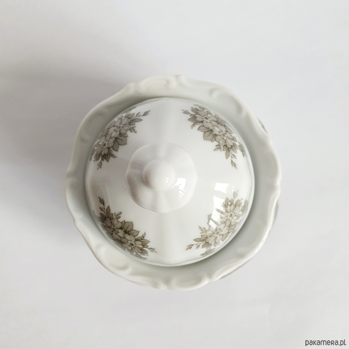 świeczniki i świece Świeca sojowa w zabytkowej cukiernicy 2