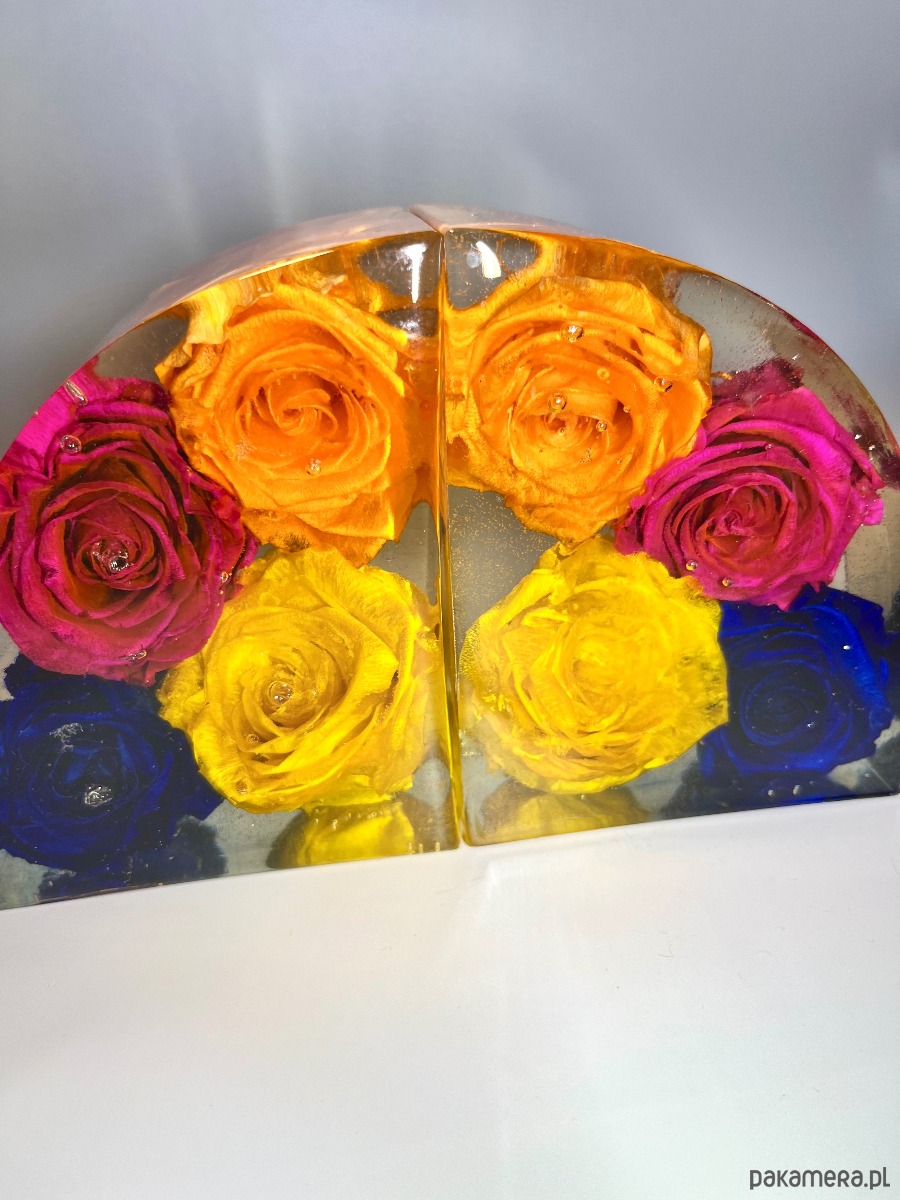 zakładki do książek Podpórki do książek  z żywicy z wiecznymi różami 3