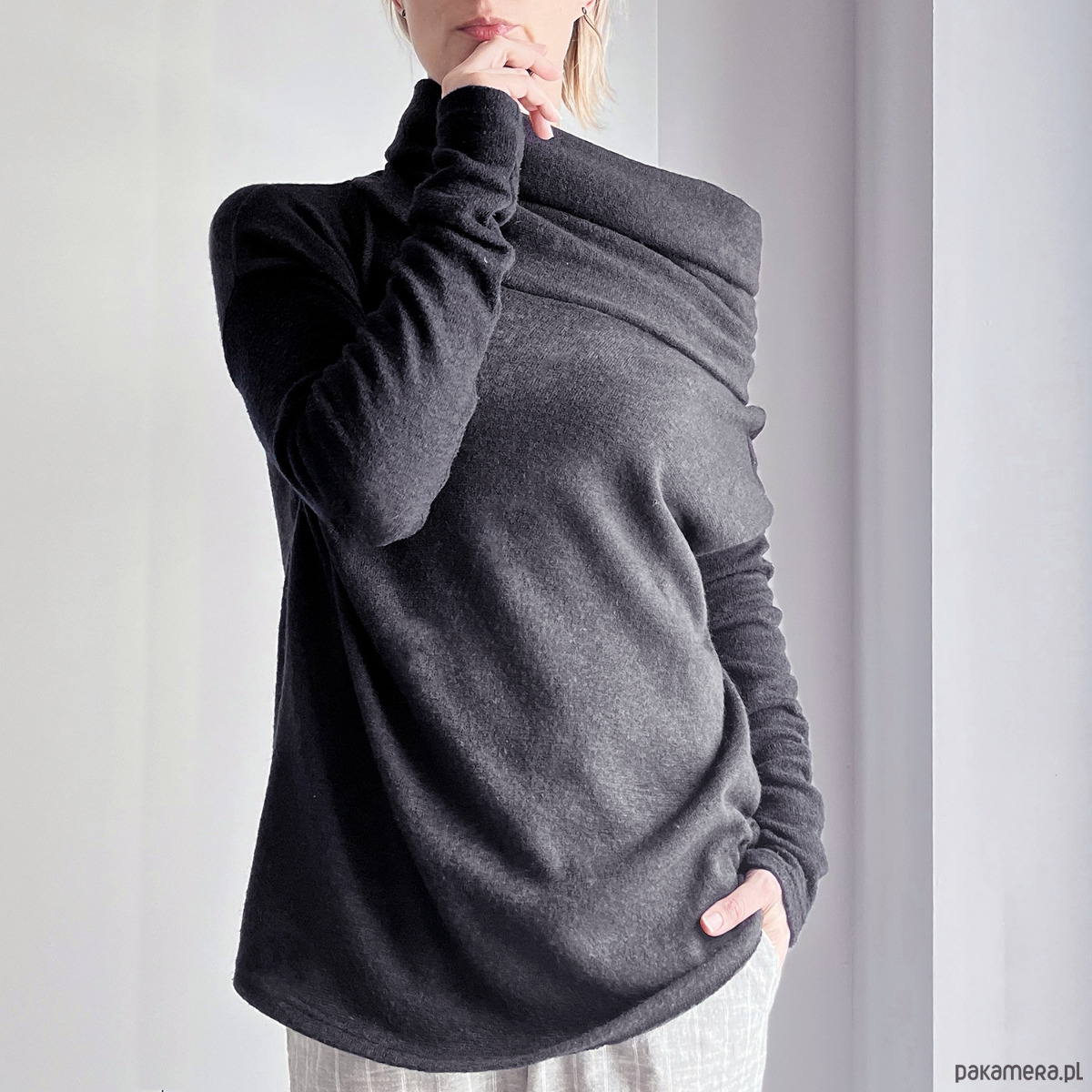 swetry damskie  Wysoki golf czarny sweter 3