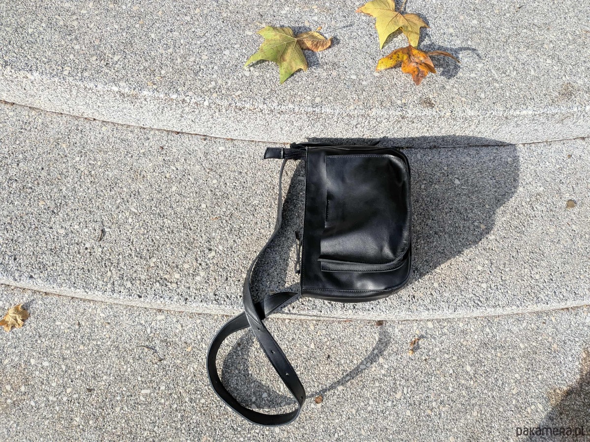 torby na ramię Czarna skórzana torebka listonoszka 1