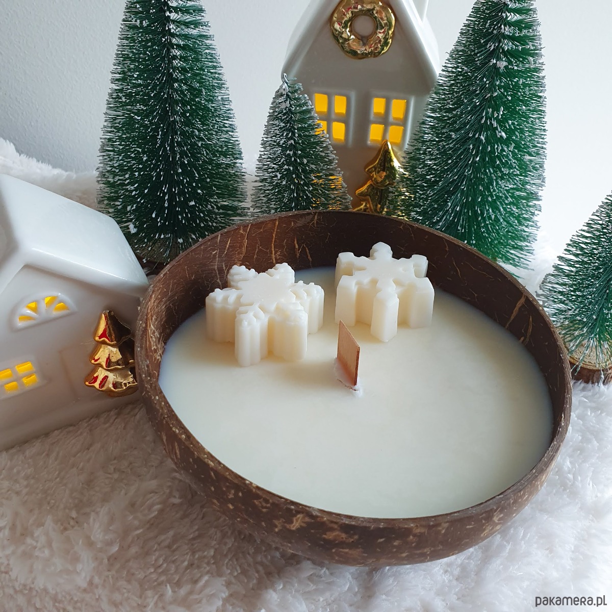 dekoracje świąteczne Świąteczna świeca sojowa w łupinie kokosa -bawełna 2