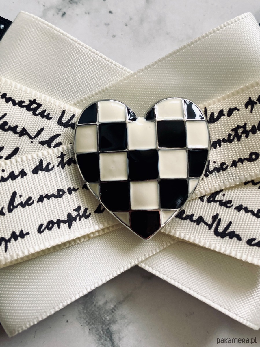 broszki Brosza Black & White z sercem z szachownicy  NEW 5