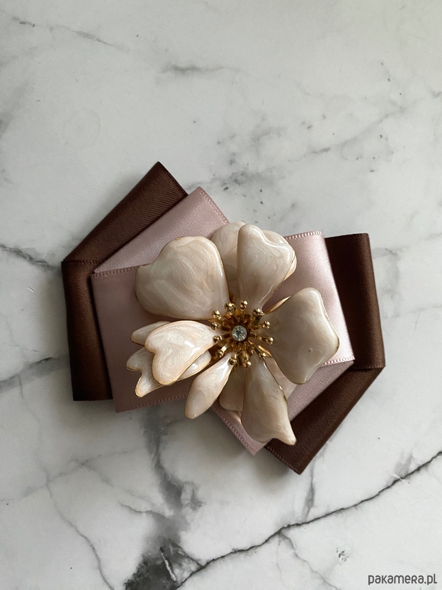 broszki Brosza  z niesamowitym perłowym Kwiatem 3d    NEW 7