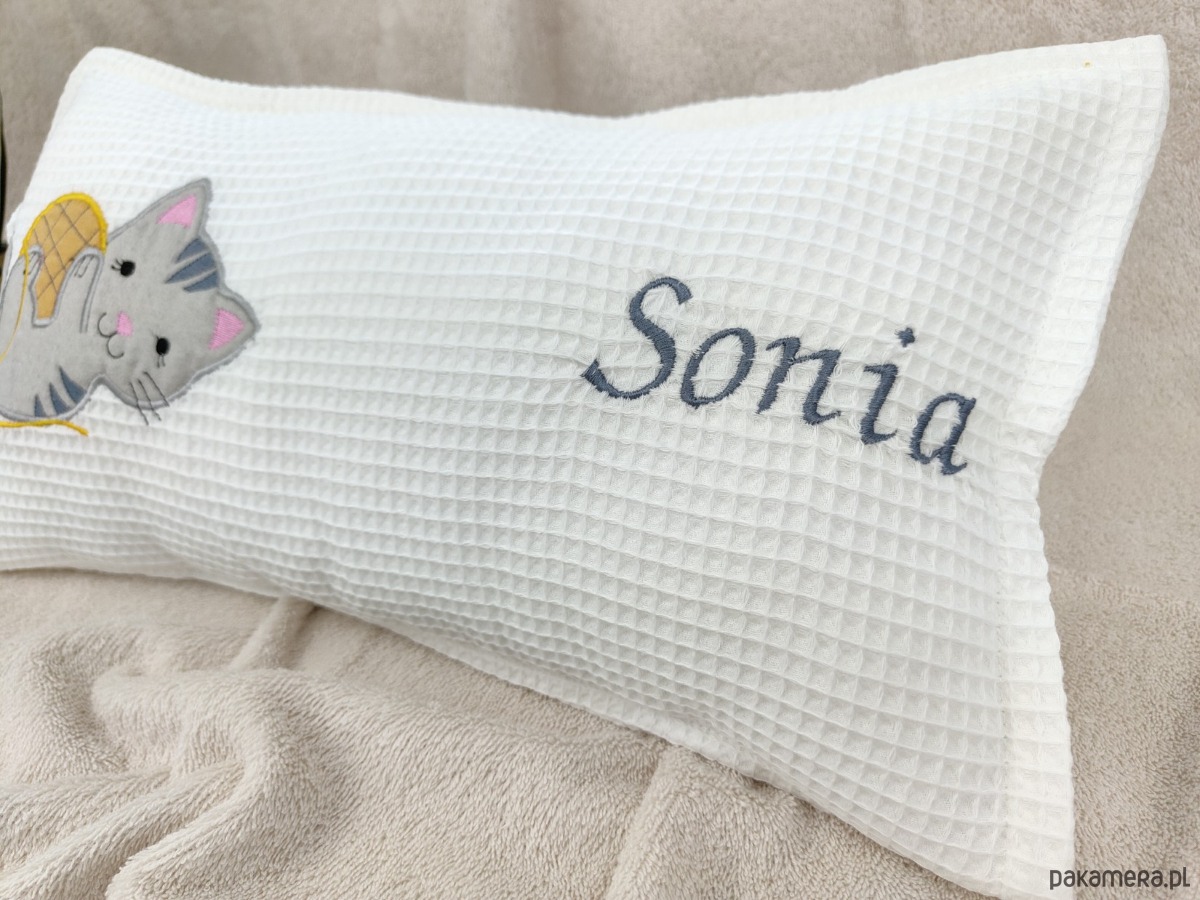 poduszki do pokoju dziecka Personalizowany prezent dla dziecka - imienna poduszka z kotkiem 2