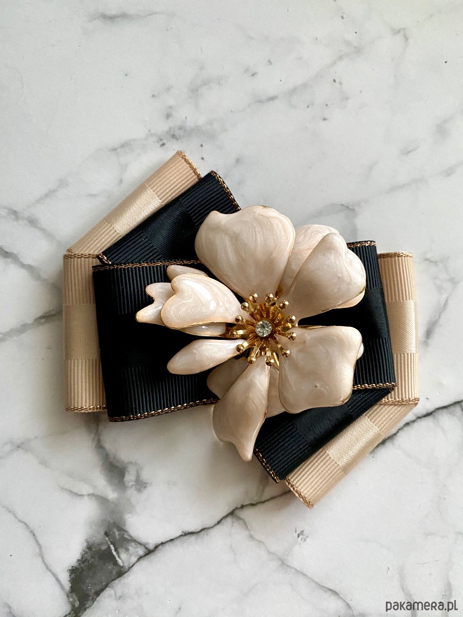 broszki Brosza  z niesamowitym perłowym Kwiatem 3d    NEW 8