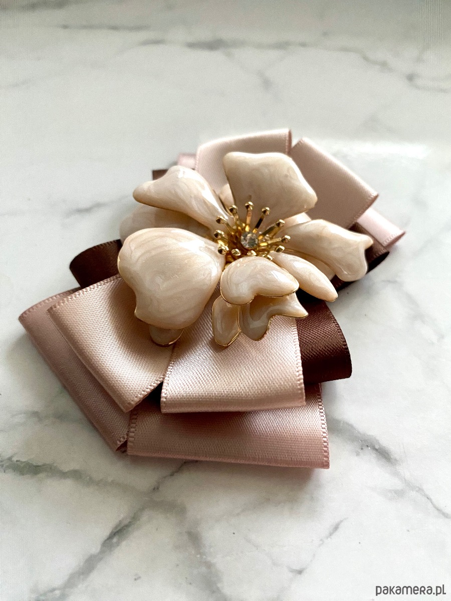 broszki Brosza  z niesamowitym perłowym Kwiatem 3d    NEW 8