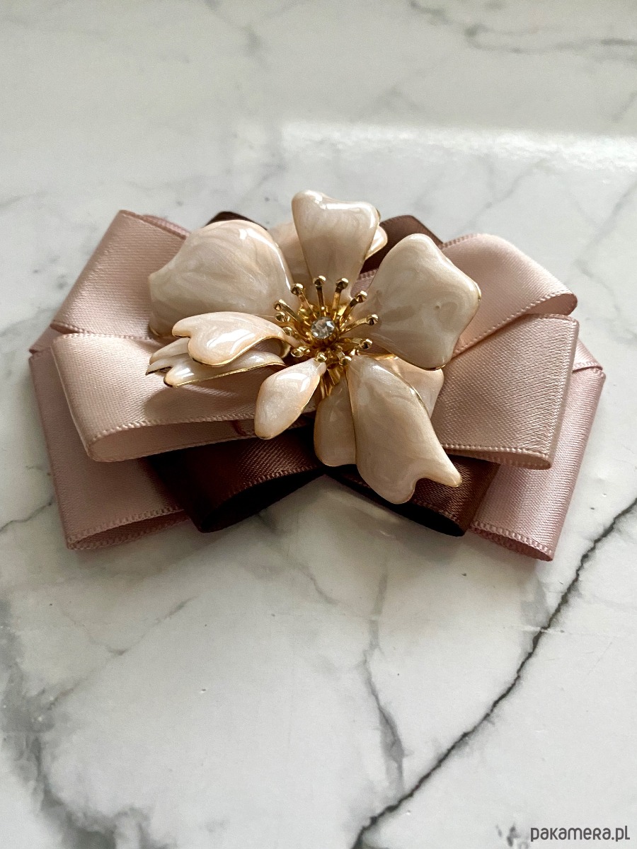 broszki Brosza  z niesamowitym perłowym Kwiatem 3d    NEW 2