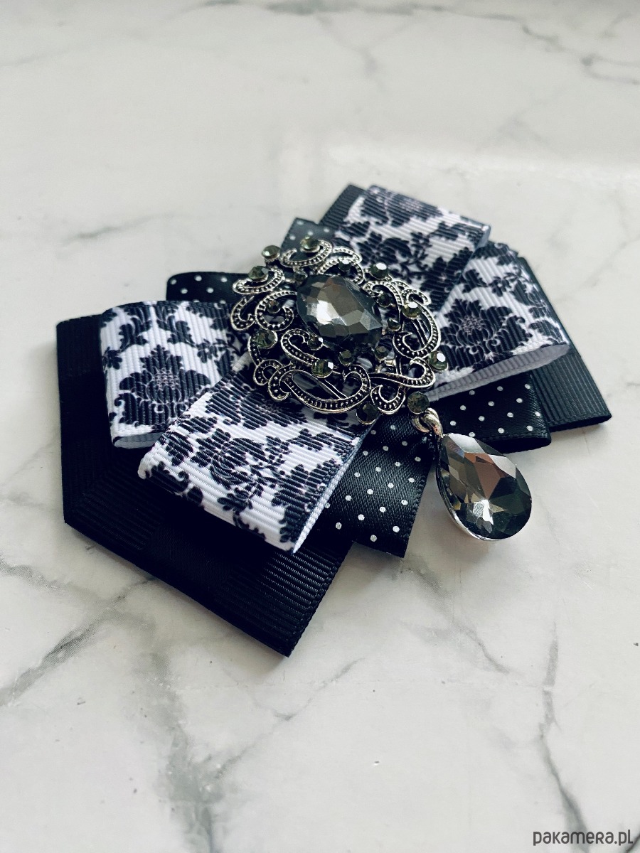 broszki Brosza Black & White z szarą kryształową ozdobą   NEW 5