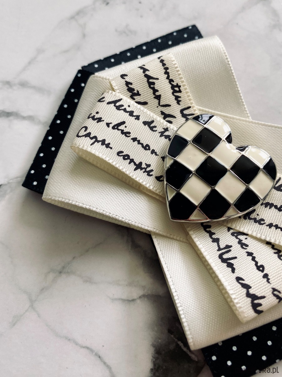 broszki Brosza Black & White z sercem z szachownicy  NEW 3