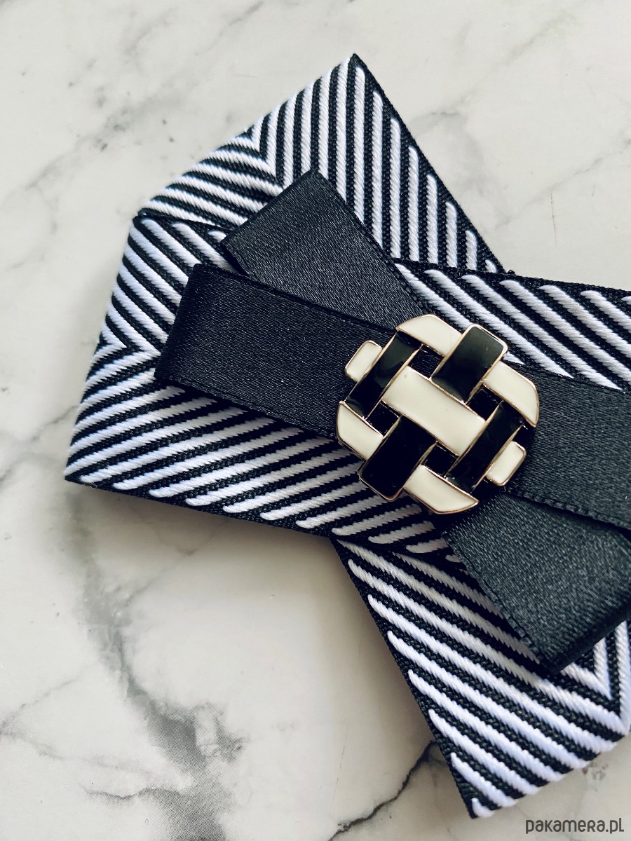 broszki Brosza Black & White z ozdobą  z szachownicy  NEW 7