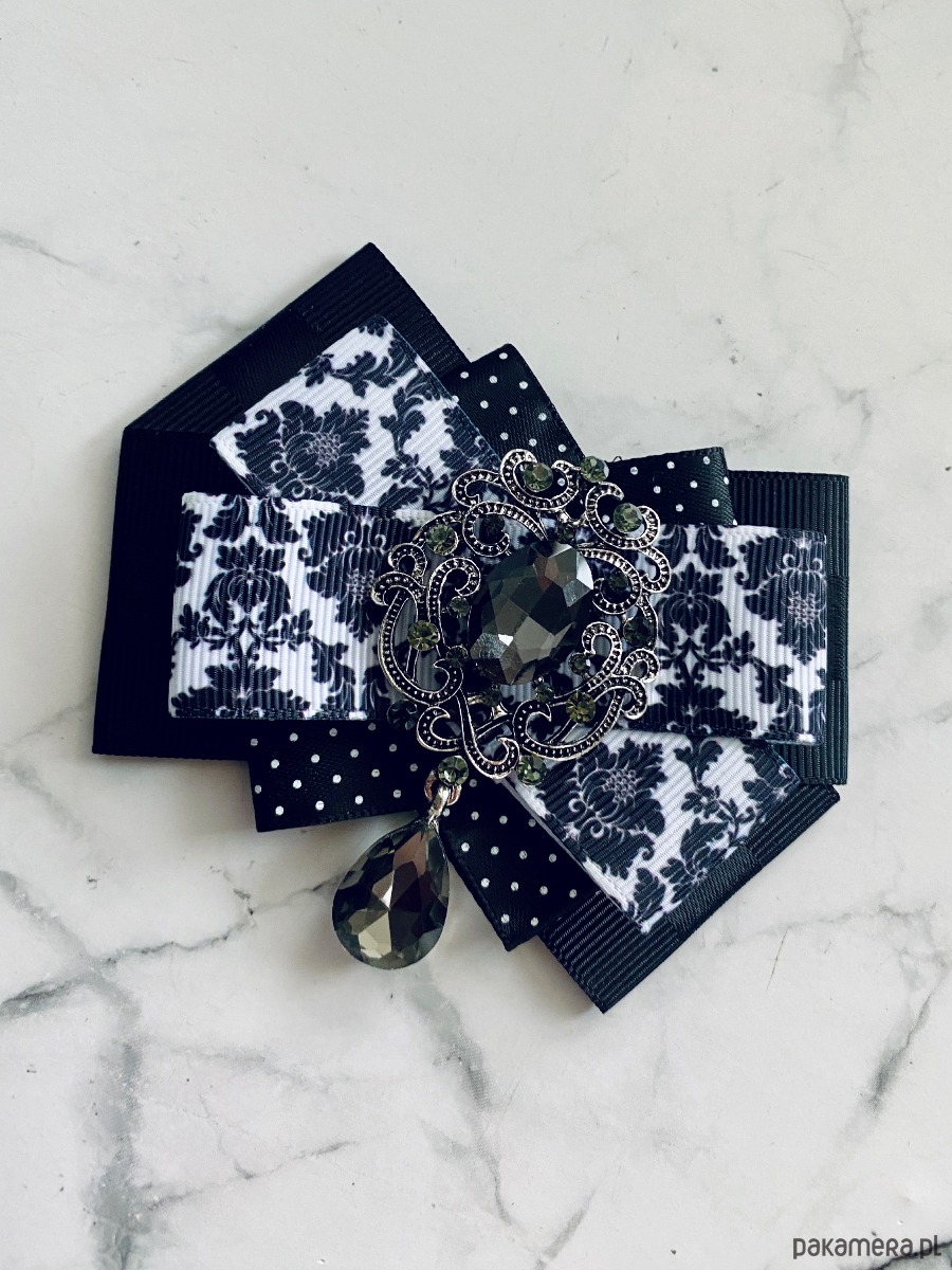 broszki Brosza Black & White z szarą kryształową ozdobą   NEW 8