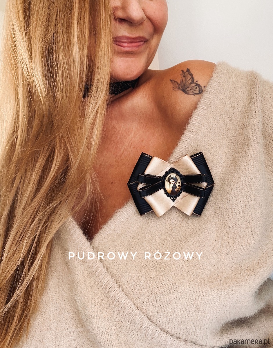 broszki Brosza z niesamowitą grafiką   zamkniętą pod kaboszonem NEW 8