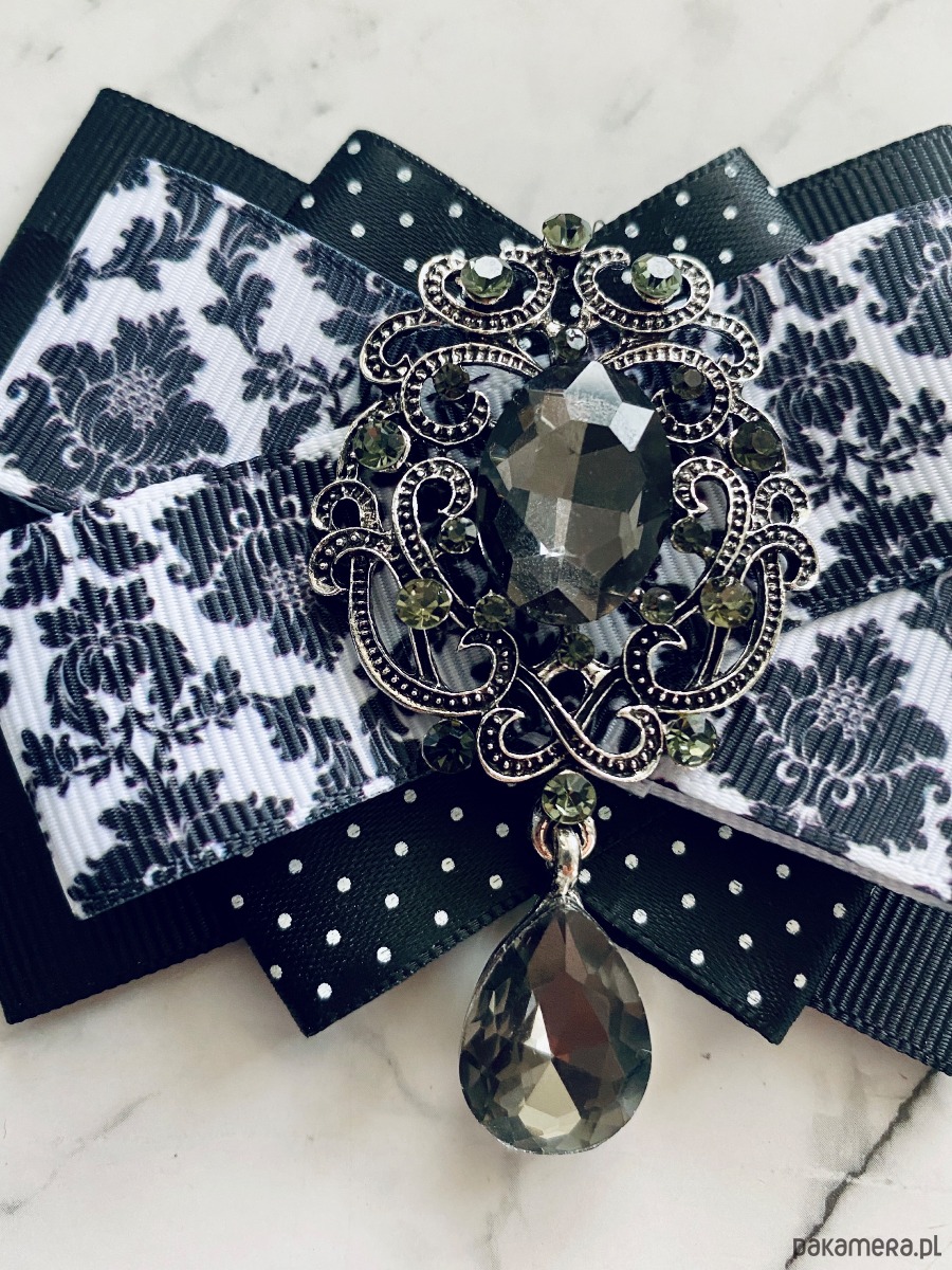 broszki Brosza Black & White z szarą kryształową ozdobą   NEW 2