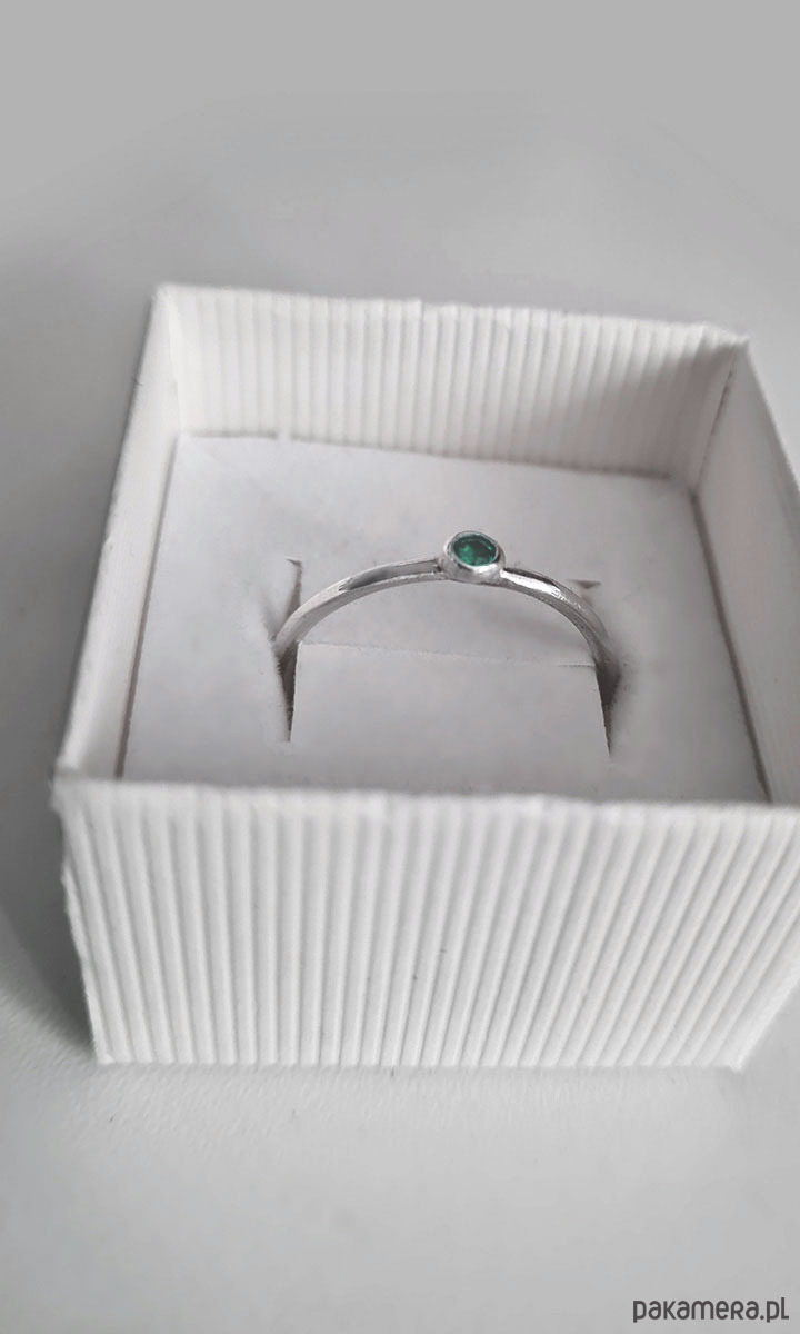 pierścionki zaręczynowe Pierścionek ze szmaragdem na wymiar - srebro 1