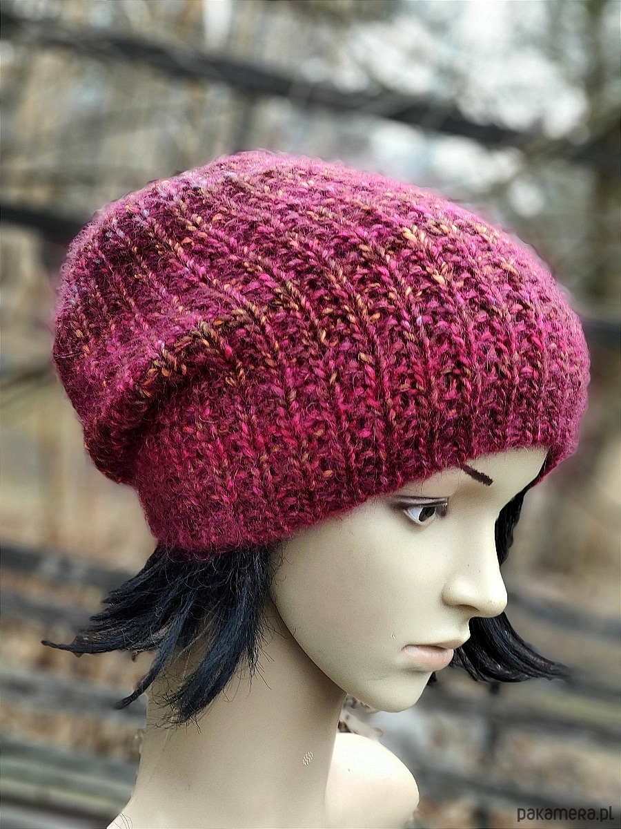 czapki damskie Z amarantem / czapka 2